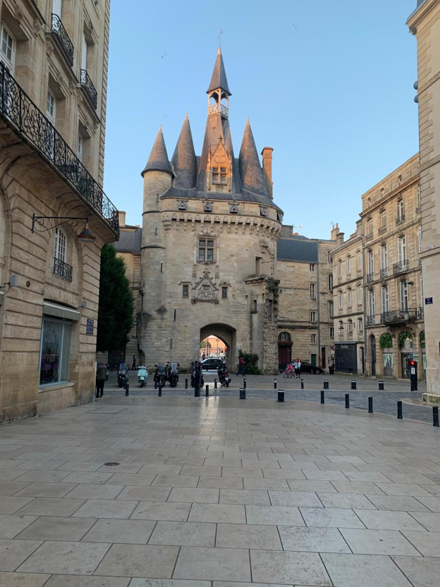 Bel Appartement Renove - Place Du Palais Avec Parking ボルドー エクステリア 写真